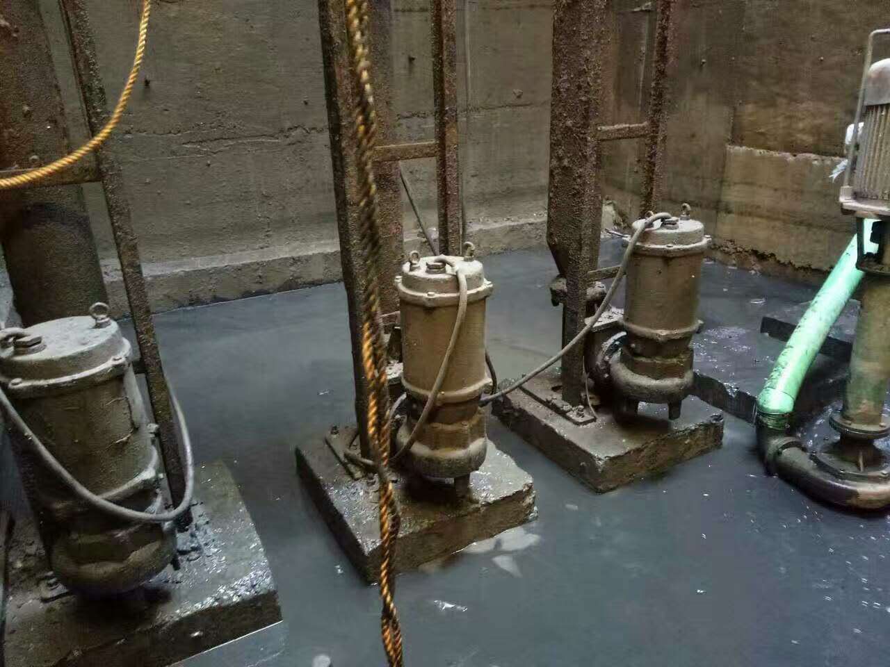 谢家集污水池清理